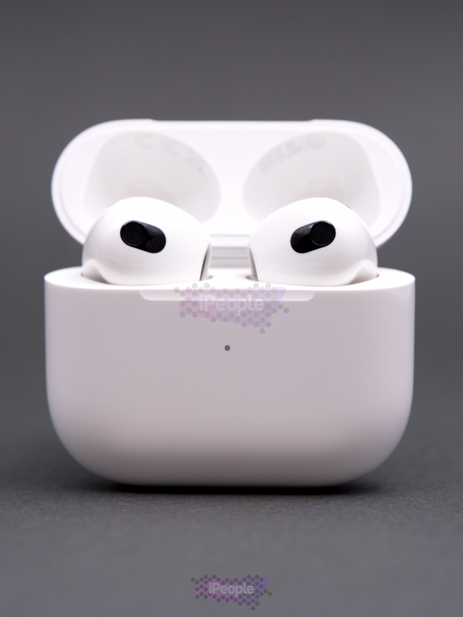 Фото Купить Беспроводные наушники Apple AirPods 3-го поколения (MME73) c MagSafe кейсом по низкой цене в Москве