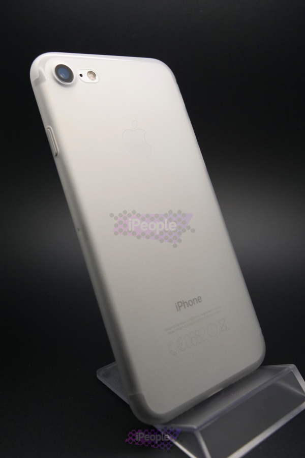 Фото Ультратонкий пластиковый чехол с защитой камеры для iPhone 8 / 7, Белый
