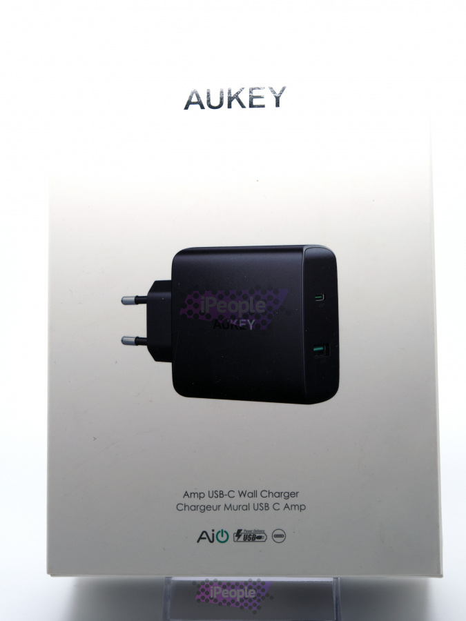 Фото Купить Зарядной устройство Aukey USB + USB-C по низкой цене в Москве